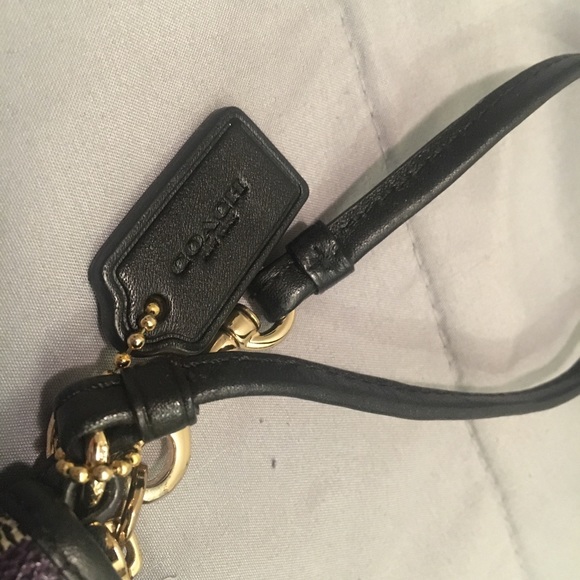 Coach Small Wristlet - Picture 4 of 9